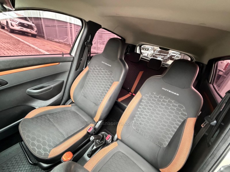 KWID 1.0 12V OUTSIDER FLEX 4P MANUAL - 2022 - FELIZ