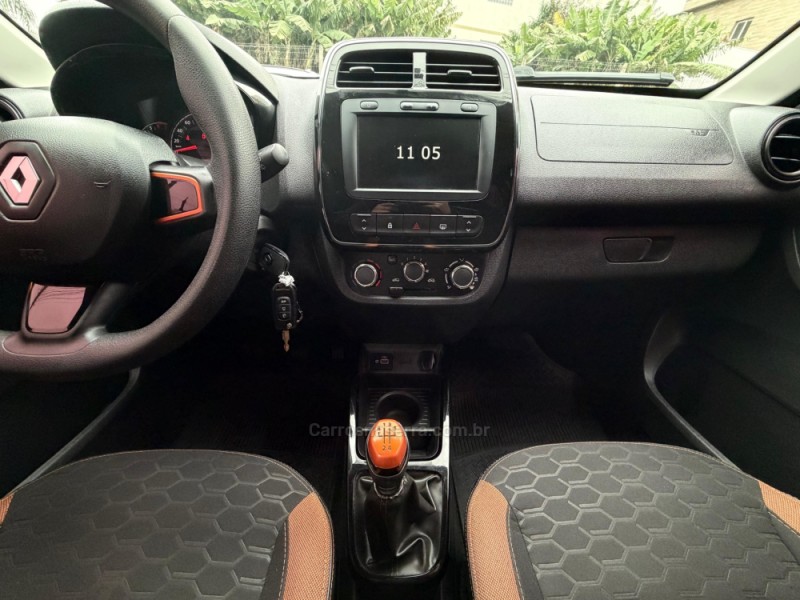 KWID 1.0 12V OUTSIDER FLEX 4P MANUAL - 2022 - FELIZ