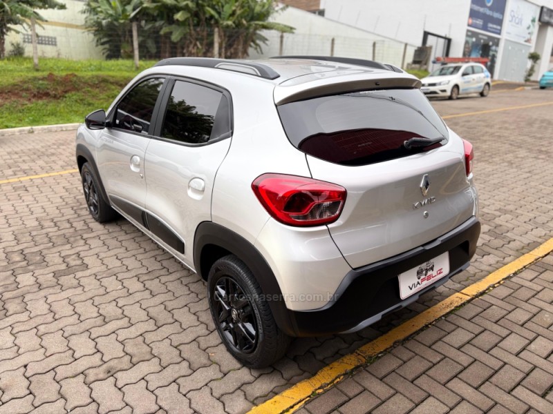 KWID 1.0 12V OUTSIDER FLEX 4P MANUAL - 2022 - FELIZ