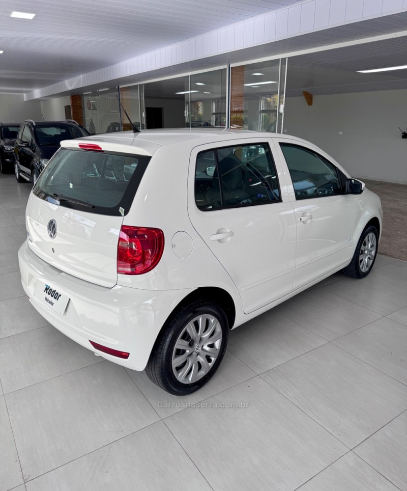 FOX 1.0 MI TREND 8V FLEX 4P MANUAL - 2012 - VILA FLORES