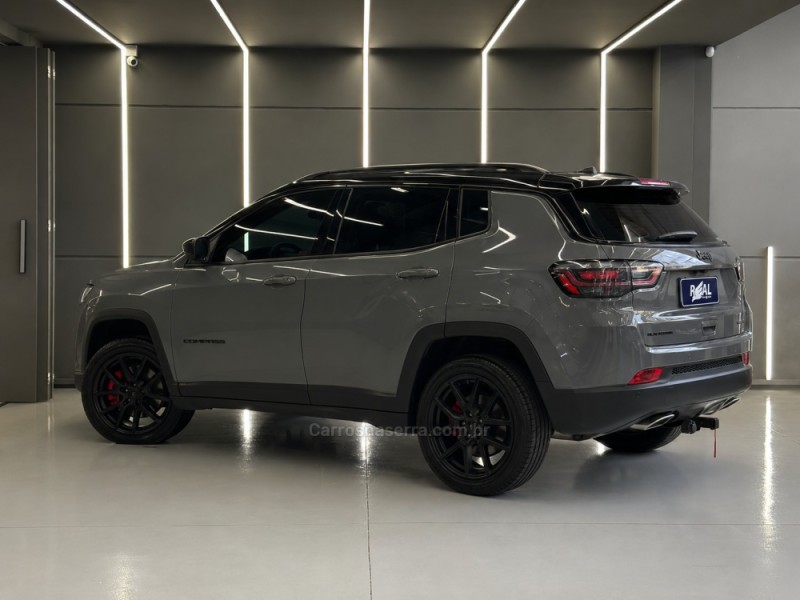 COMPASS 2.0 HURRICANE BLACKHAWK 4X4 TURBO GASOLINA 4P AUTOMÁTICO - 2025 - SAPIRANGA