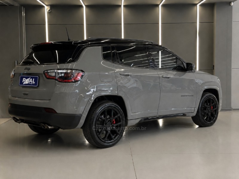 COMPASS 2.0 HURRICANE BLACKHAWK 4X4 TURBO GASOLINA 4P AUTOMÁTICO - 2025 - SAPIRANGA