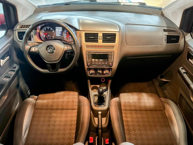 FOX 1.6 COMFORTLINE 8V FLEX 4P MANUAL - 2016 - TRêS COROAS