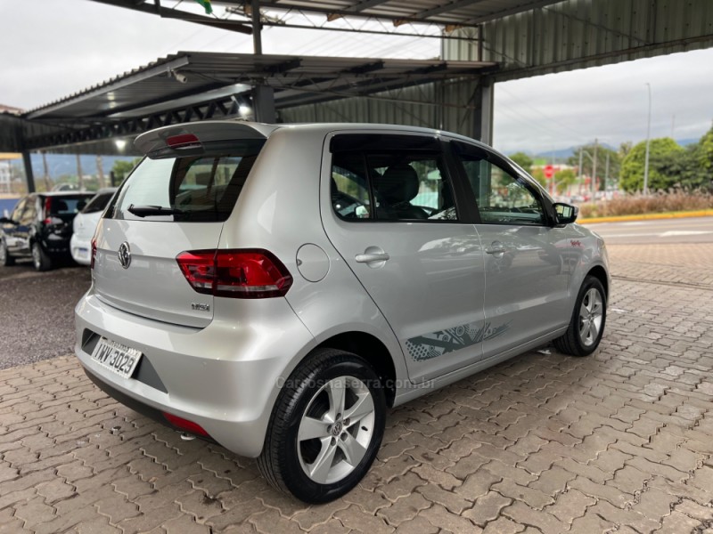 FOX 1.6 MI ROCK IN RIO 8V FLEX 4P MANUAL - 2016 - BOM PRINCíPIO