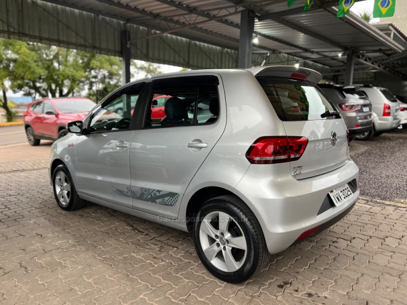 FOX 1.6 MI ROCK IN RIO 8V FLEX 4P MANUAL - 2016 - BOM PRINCíPIO