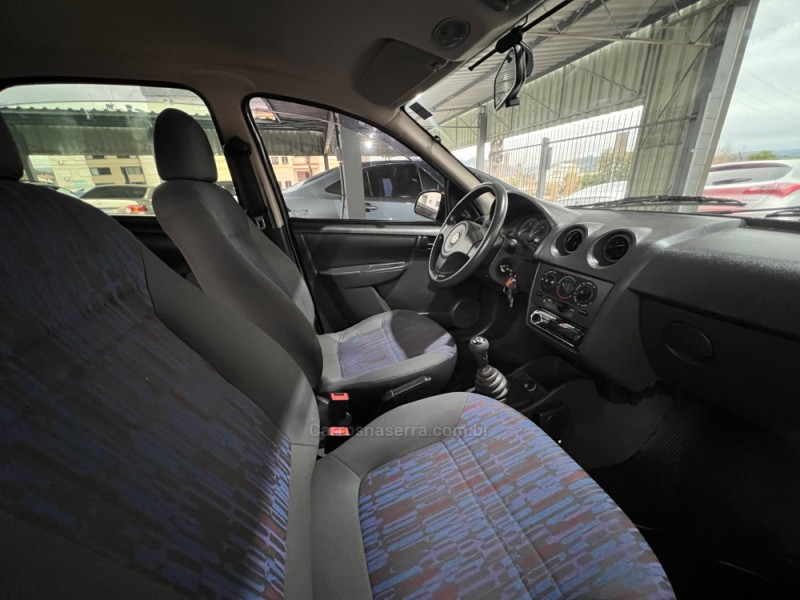 CELTA 1.0 MPFI LIFE 8V FLEX 4P MANUAL - 2011 - BOM PRINCíPIO