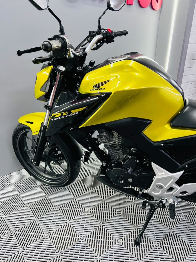CB 300F TWISTER ABS - 2023 - CAMPO BOM