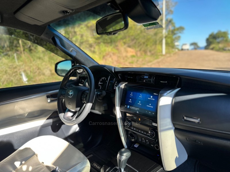 HILUX SW4 2.8 4X4 DIAMOND 16V TURBO DIESEL 4P 7 LUGARES AUTOMATICO - 2024 - PAROBé