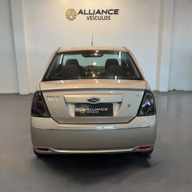 FIESTA 1.6 ROCAM SEDAN 8V FLEX 4P MANUAL - 2011 - CAXIAS DO SUL