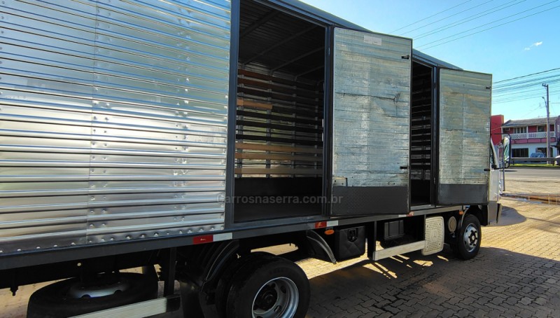 ACCELO 815  - 2012 - PORTãO