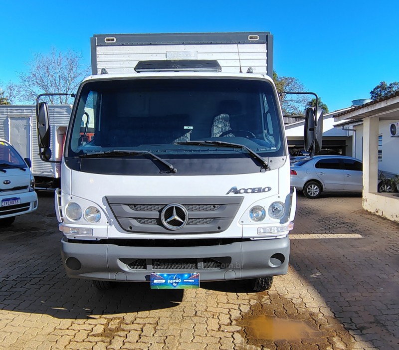 ACCELO 815  - 2012 - PORTãO