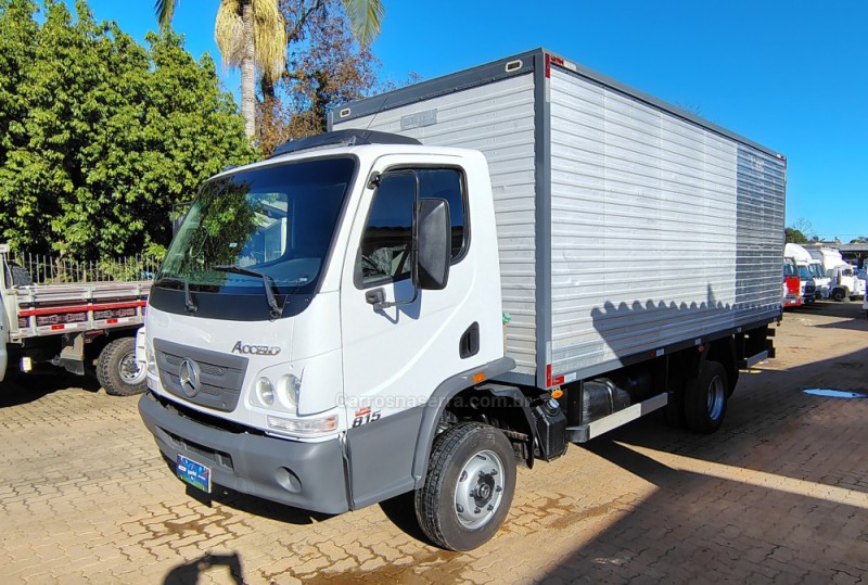 accelo 815  2012 portao