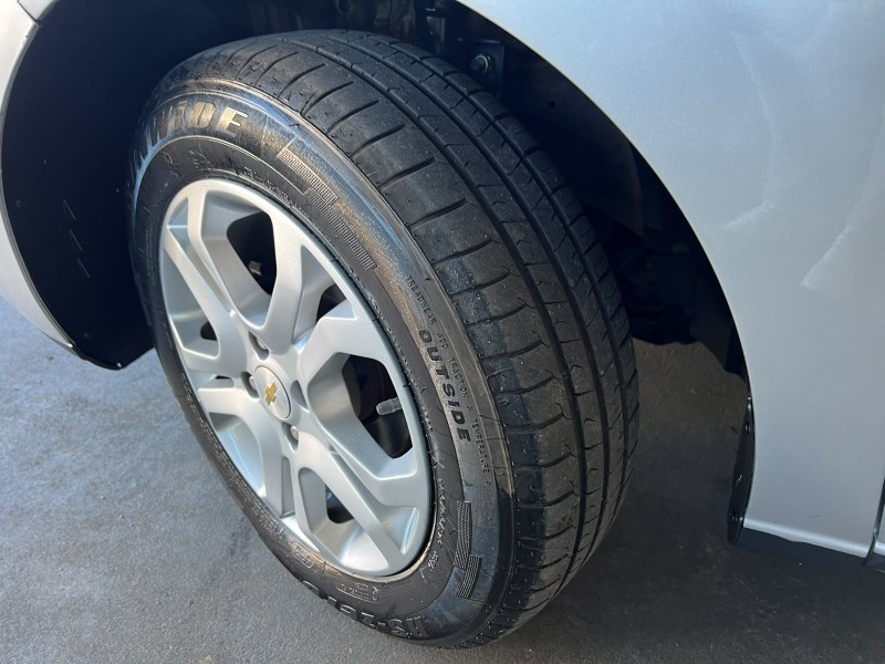 ONIX 1.4 MPFI LTZ 8V FLEX 4P MANUAL - 2014 - CAXIAS DO SUL