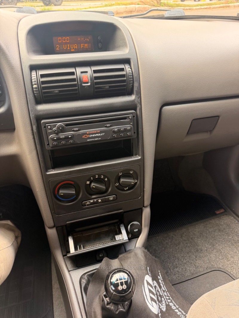 ASTRA 2.0 MPFI EXPRESSION SEDAN 8V GASOLINA 4P MANUAL - 2002 - FARROUPILHA