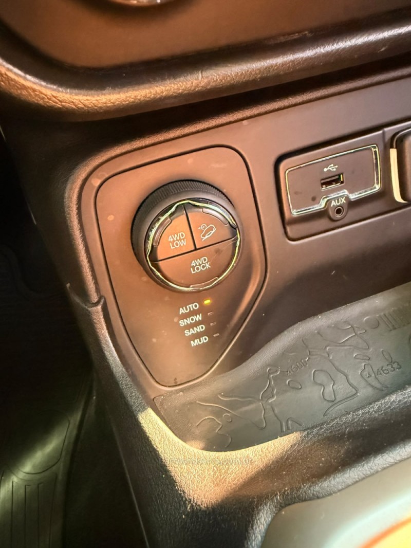 RENEGADE 2.0 16V CUSTOM 4X4 TURBO DIESEL 4P AUTOMÁTICA - 2018 - CANELA