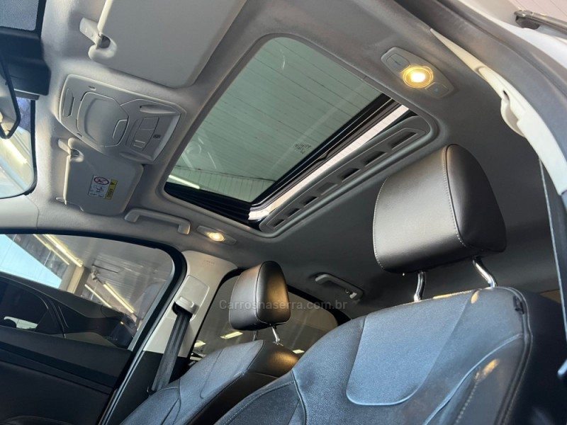 FOCUS 2.0 TITANIUM PLUS FASTBACK 16V FLEX 4P AUTOMÁTICO - 2018 - CAXIAS DO SUL