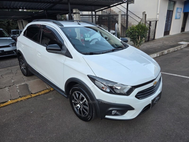 ONIX 1.4 MPFI ACTIV 8V FLEX 4P MANUAL - 2019 - PICADA CAFé