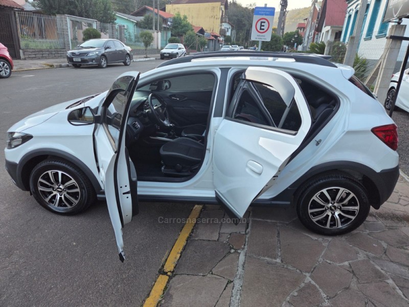 ONIX 1.4 MPFI ACTIV 8V FLEX 4P MANUAL - 2019 - PICADA CAFé