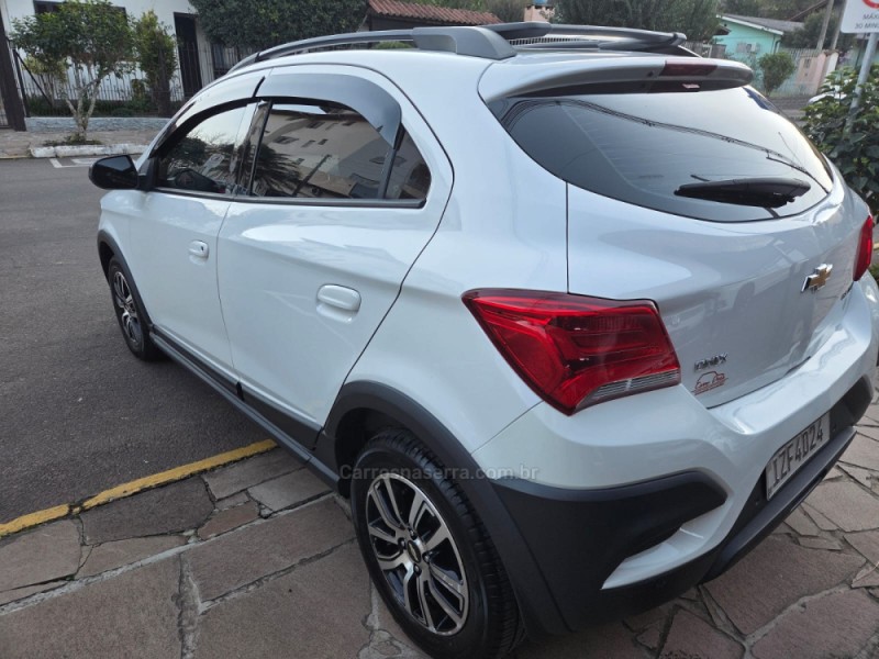 ONIX 1.4 MPFI ACTIV 8V FLEX 4P MANUAL - 2019 - PICADA CAFé