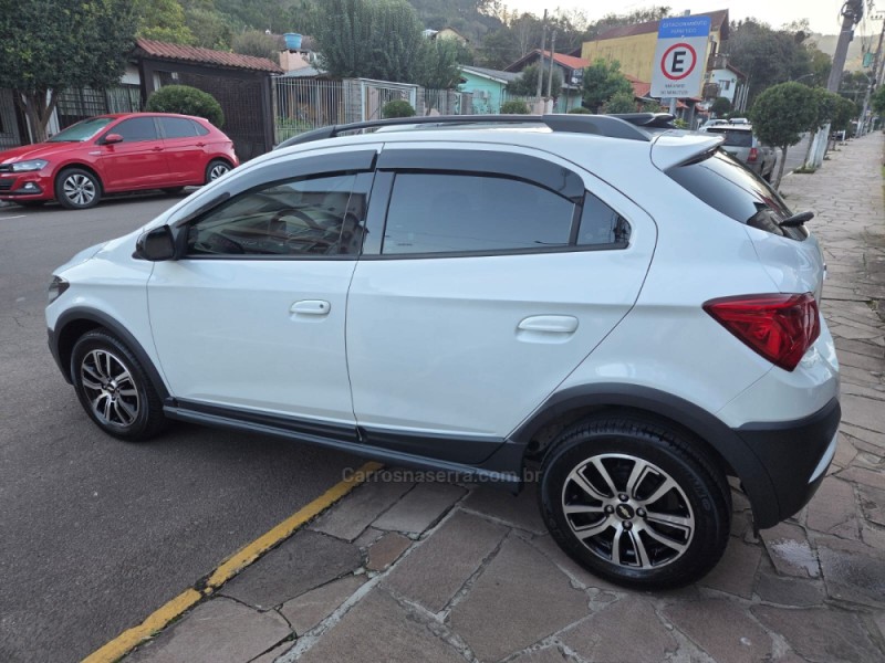 ONIX 1.4 MPFI ACTIV 8V FLEX 4P MANUAL - 2019 - PICADA CAFé