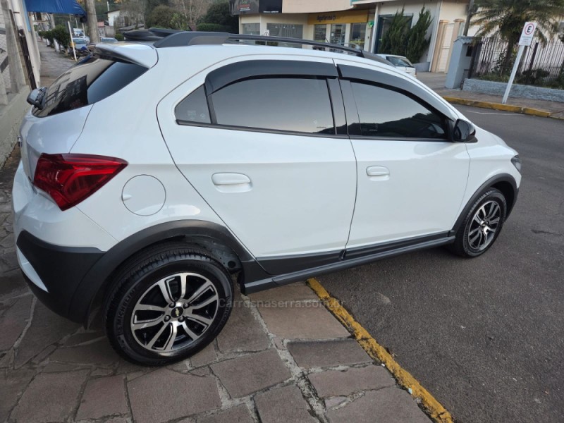 ONIX 1.4 MPFI ACTIV 8V FLEX 4P MANUAL - 2019 - PICADA CAFé