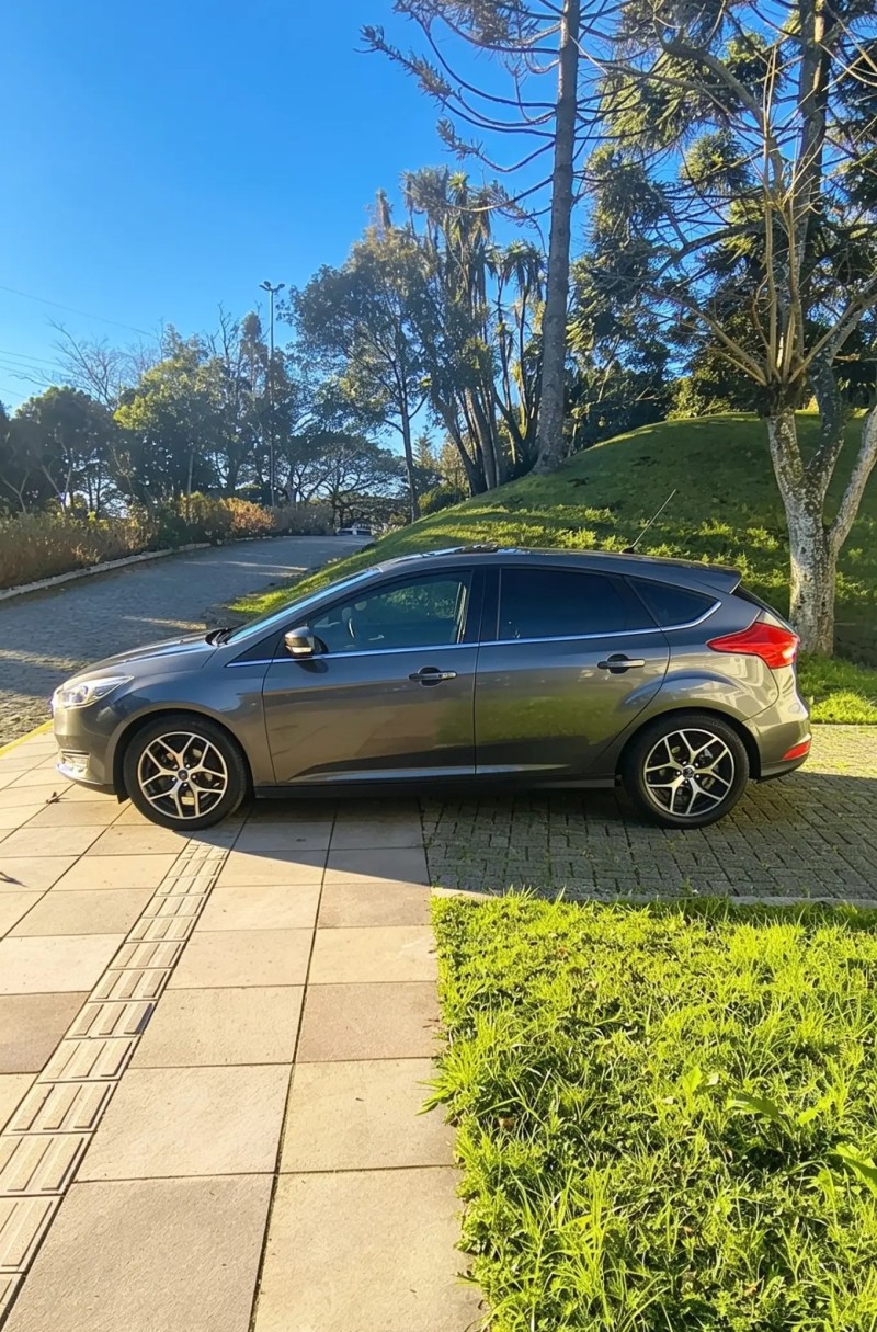 FOCUS 2.0 TITANIUM HATCH 16V FLEX 4P AUTOMÁTICO - 2017 - FARROUPILHA