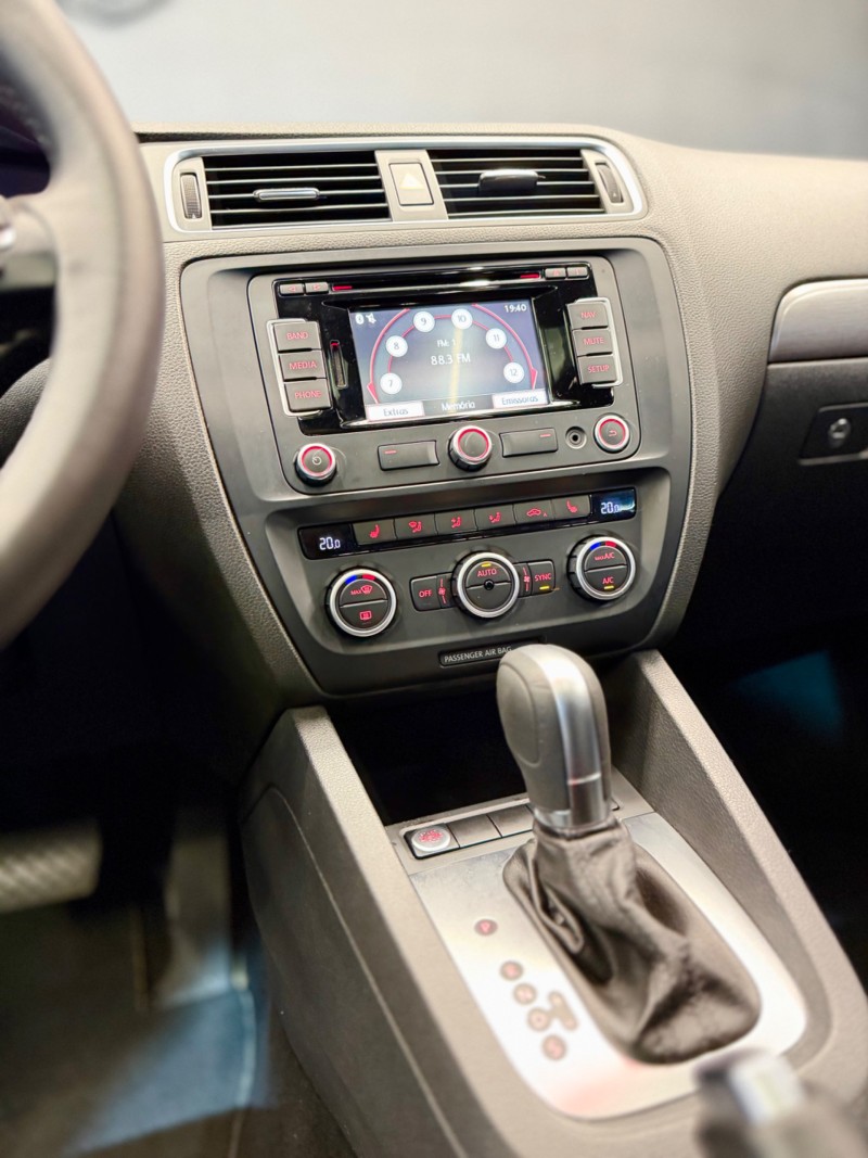 JETTA 2.0 TSI HIGHLINE 211CV GASOLINA 4P TIPTRONIC - 2014 - CAXIAS DO SUL