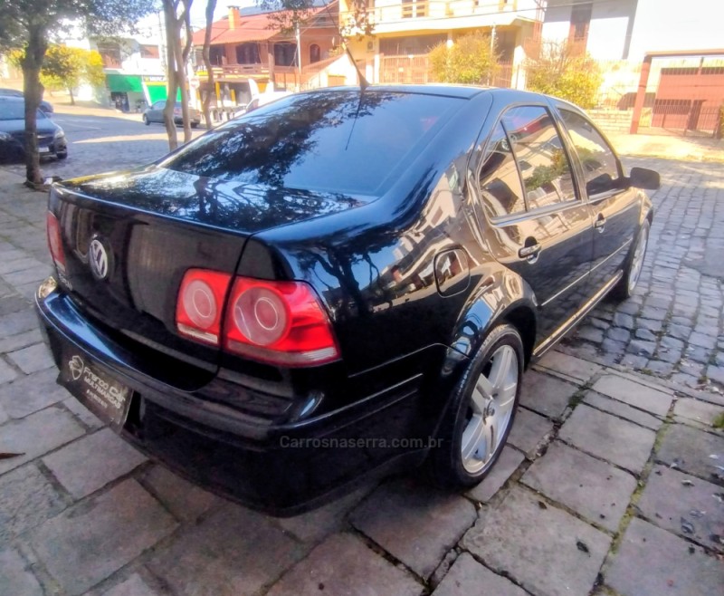 BORA 2.0 MI 8V FLEX 4P MANUAL - 2009 - CAXIAS DO SUL