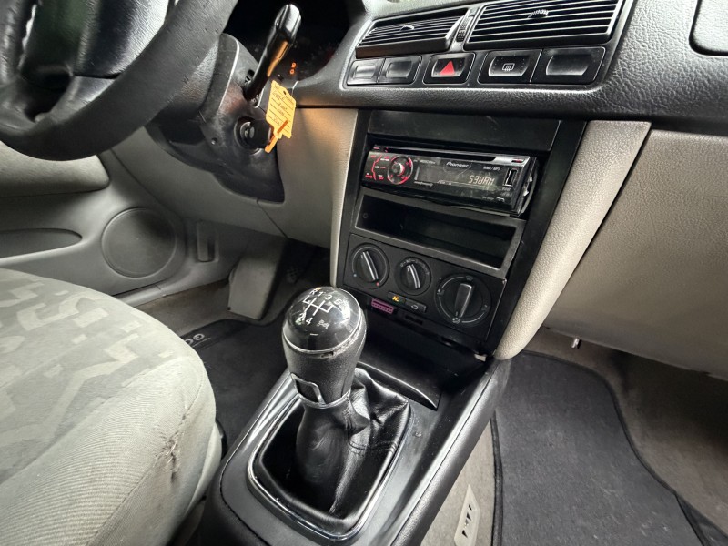 GOLF 2.0 MI PLUS 8V GASOLINA 4P MANUAL - 2000 - CAXIAS DO SUL