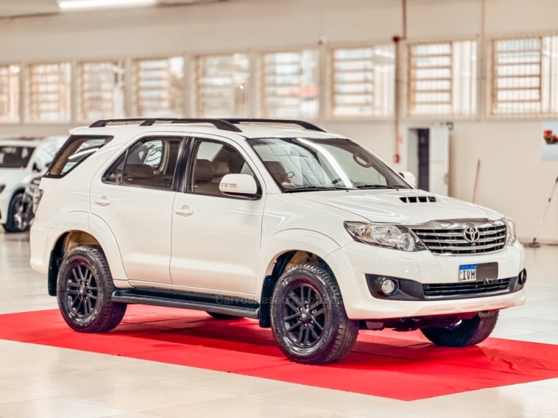 HILUX SW4 3.0 SRV 4X4 CD 16V TURBO INTERCOOLER DIESEL 4P AUTOMÁTICO - 2013 - NOVA PRATA