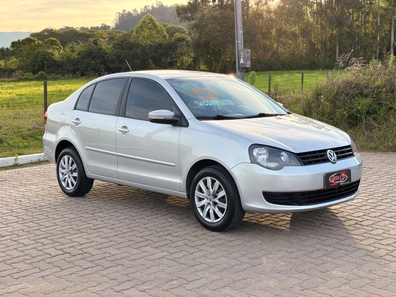 POLO SEDAN 1.6 MI 8V FLEX 4P MANUAL - 2013 - CANDELáRIA