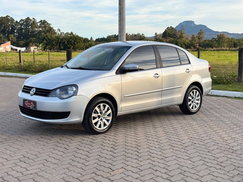 POLO SEDAN 1.6 MI 8V FLEX 4P MANUAL