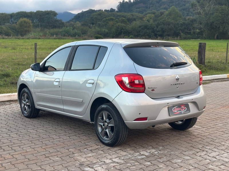 SANDERO 1.6 DYNAMIQUE 8V FLEX 4P MANUAL - 2015 - CANDELáRIA