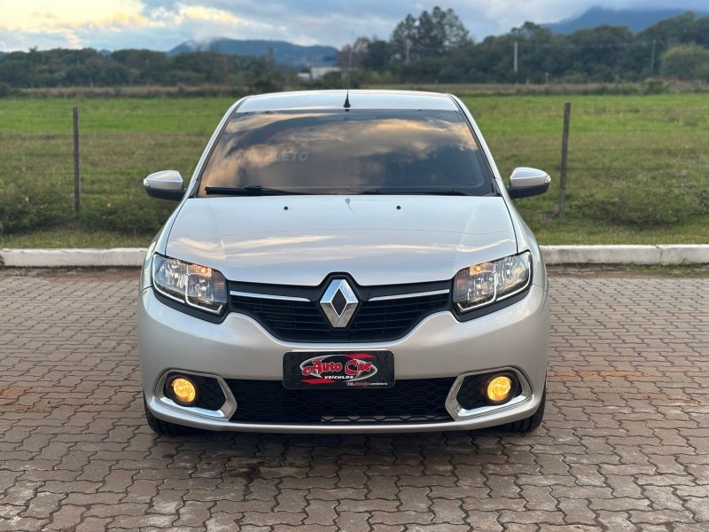 SANDERO 1.6 DYNAMIQUE 8V FLEX 4P MANUAL - 2015 - CANDELáRIA