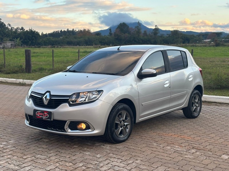 sandero 1.6 dynamique 8v flex 4p manual 2015 candelaria