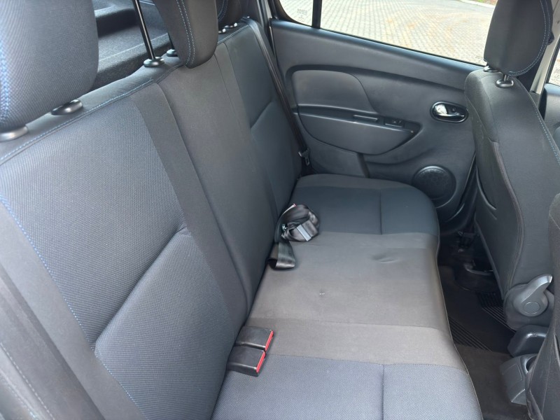 SANDERO 1.6 DYNAMIQUE 8V FLEX 4P MANUAL - 2015 - CANDELáRIA