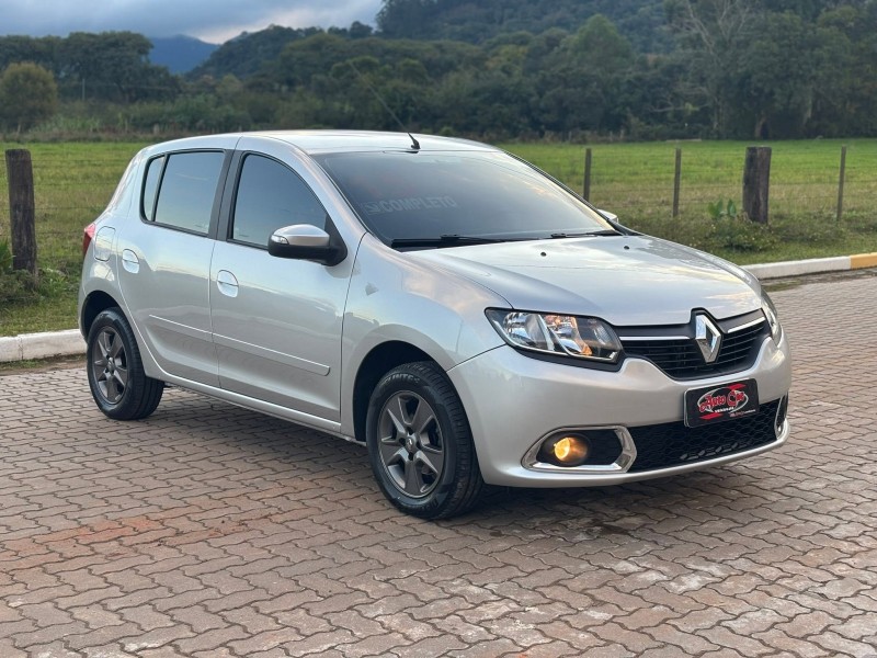 SANDERO 1.6 DYNAMIQUE 8V FLEX 4P MANUAL - 2015 - CANDELáRIA