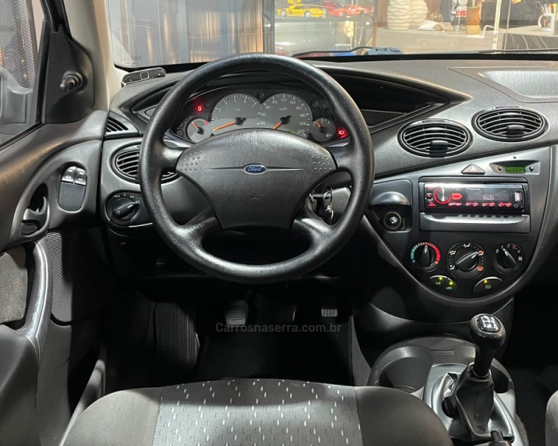 FOCUS 1.6 8V GASOLINA 4P MANUAL - 2007 - VACARIA