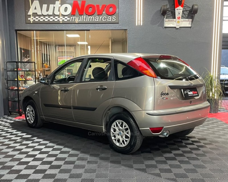 FOCUS 1.6 8V GASOLINA 4P MANUAL - 2007 - VACARIA