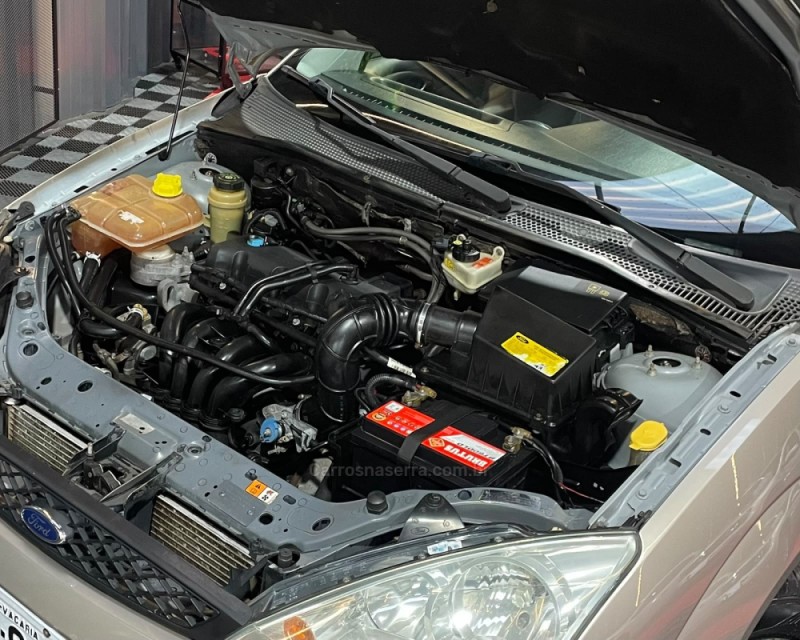 FOCUS 1.6 8V GASOLINA 4P MANUAL - 2007 - VACARIA