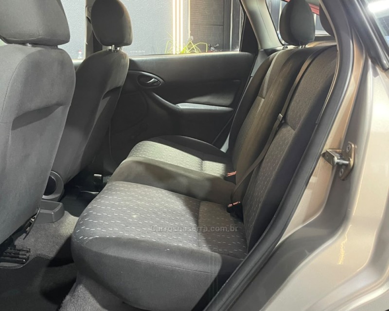 FOCUS 1.6 8V GASOLINA 4P MANUAL - 2007 - VACARIA