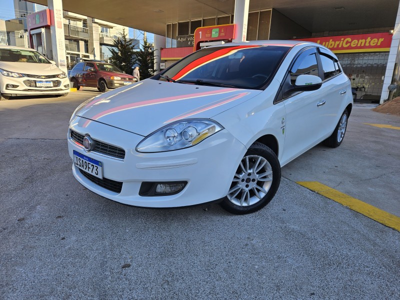 bravo 1.8 essence 16v flex 4p automatizado 2012 caxias do sul