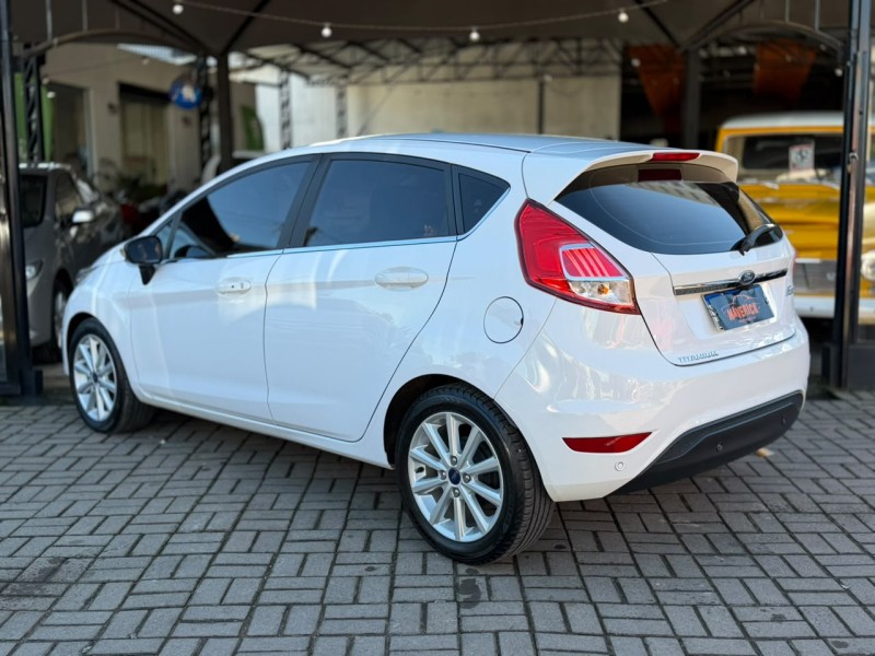 FIESTA 1.6 TITANIUM PLUS HATCH 16V FLEX 4P AUTOMÁTICO - 2018 - LAGOA VERMELHA