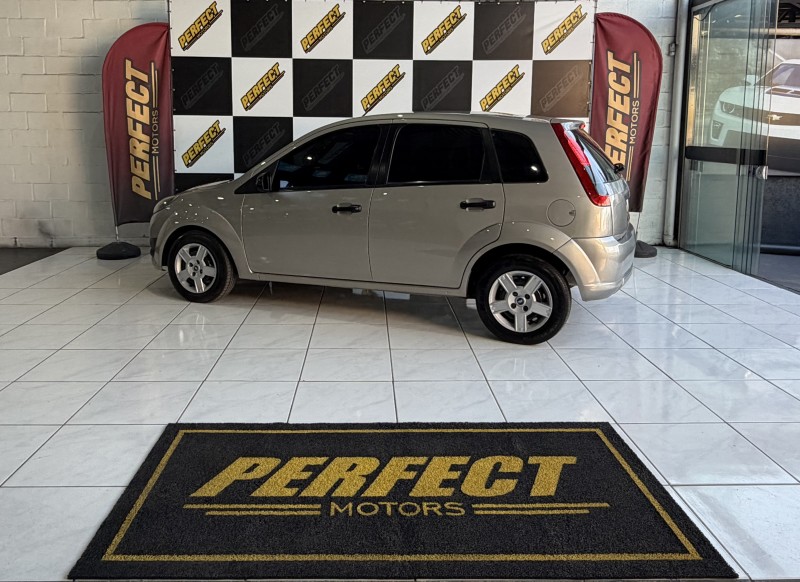 FIESTA 1.0 MPI 8V GASOLINA 4P MANUAL - 2012 - PORTãO