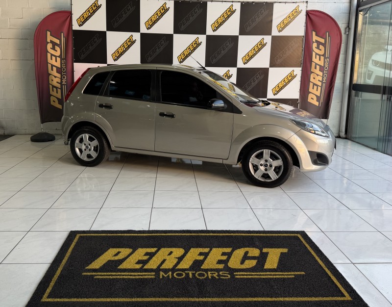 FIESTA 1.0 MPI 8V GASOLINA 4P MANUAL - 2012 - PORTãO