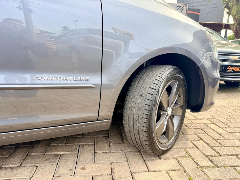 FOX 1.0 MPI COMFORTLINE 12V FLEX 4P MANUAL - 2017 - TRêS COROAS
