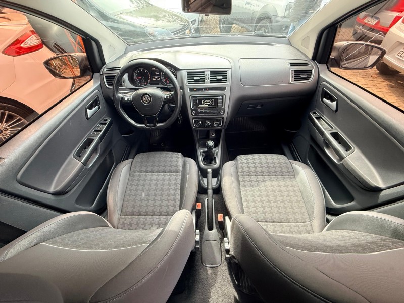 FOX 1.0 MPI COMFORTLINE 12V FLEX 4P MANUAL - 2017 - TRêS COROAS