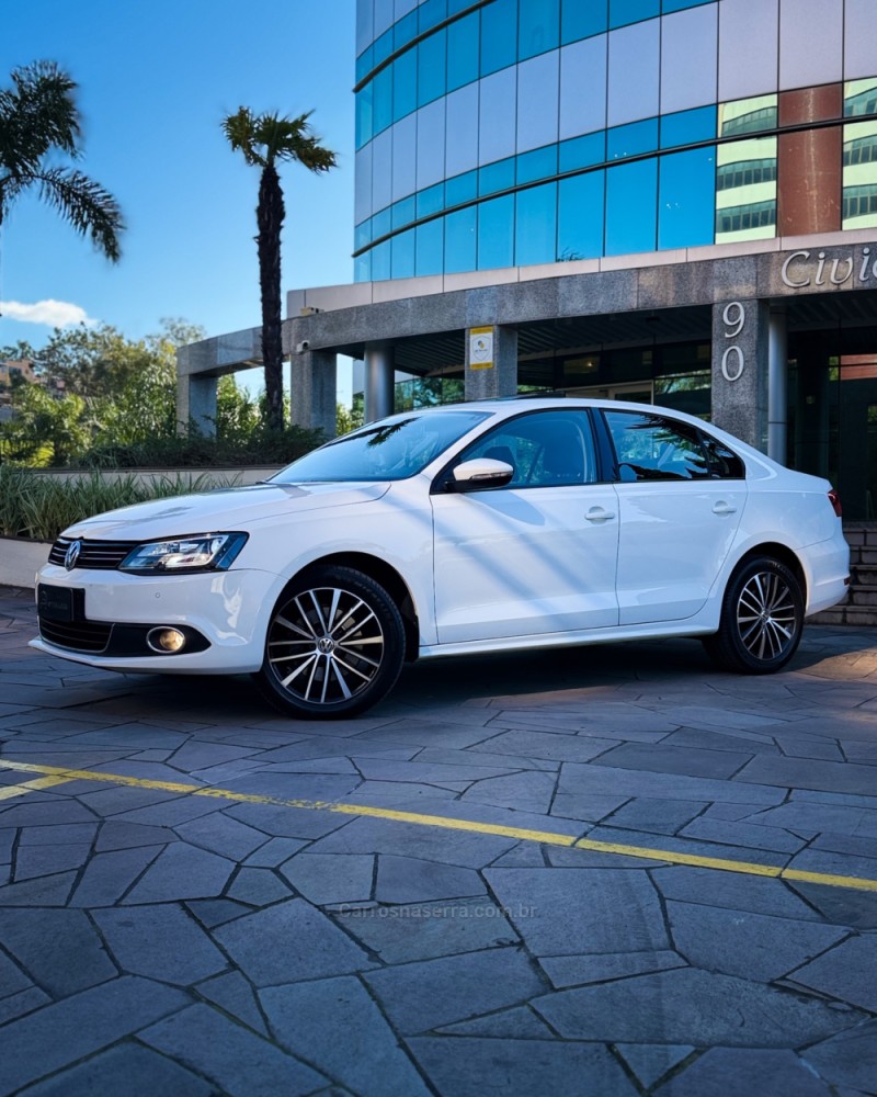 JETTA 2.0 TSI HIGHLINE 200CV GASOLINA 4P TIPTRONIC - 2013 - NOVO HAMBURGO
