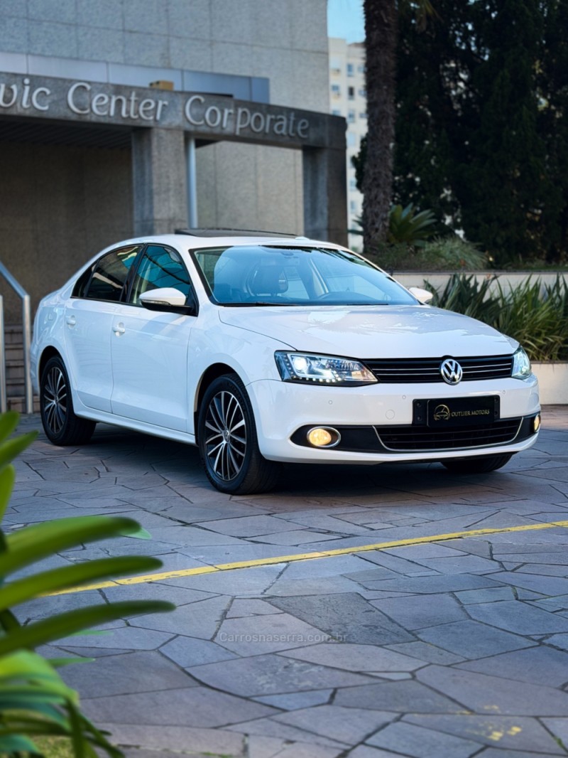 JETTA 2.0 TSI HIGHLINE 200CV GASOLINA 4P TIPTRONIC - 2013 - NOVO HAMBURGO