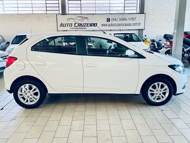 ONIX 1.4 MPFI LTZ 8V FLEX 4P MANUAL - 2015 - CAXIAS DO SUL